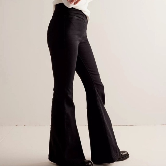 NWT Free People Venice Beach Flare Jeans We The Free Black - Picture 11 of 12